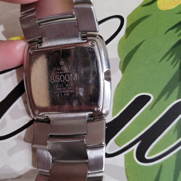 GUCCI Unisex Watch 8500M Swiss Quartz Gray Dial Silver Stainless Steel 34mm - Picture 2 of 6